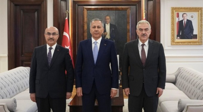 Bakan Yerlikaya, yeni atanan Bursa Valisi ve Emniyet Genel Müdürünü kabul etti