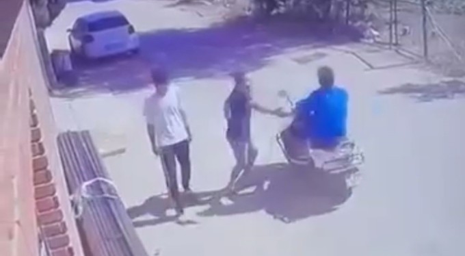 Bursa'da Motosiklet üzerindeki arkadaşına yaptığı şaka, ölümle burun buruna getirdi