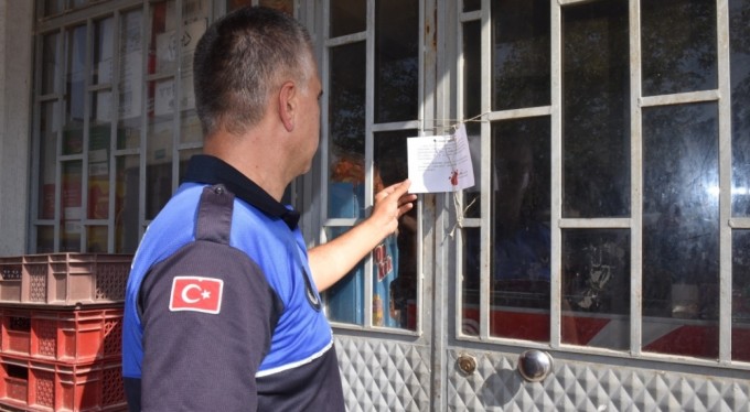 Bursa'da kaçak olarak çalıştırılan yabancı uyrukluların dükkanları mühürlendi