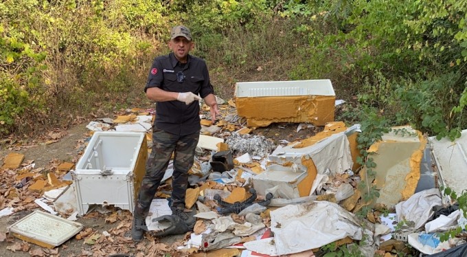 Bursa'da göletin çevresini çöplüğe çevirdiler, sosyal medya fenomeni duruma isyan etti