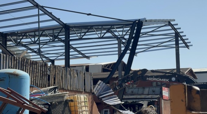 Bursa ovasına yapılan kaçak fabrikalar yıkılıyor