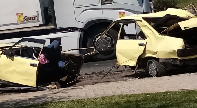 Tofaş ikiye bölündü: 1 ölü, 1'i ağır 3 yaralı