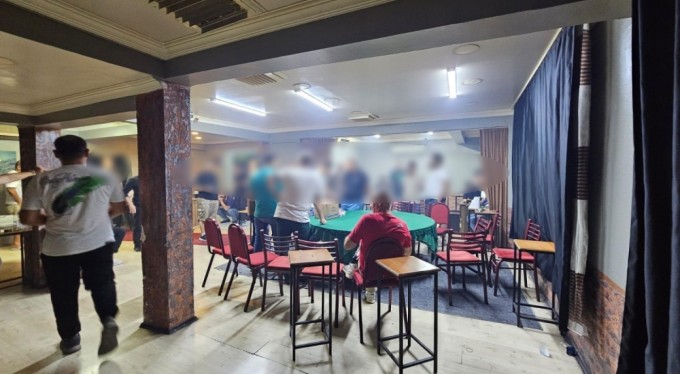 Bursa'da kumarhaneye suçüstü baskın