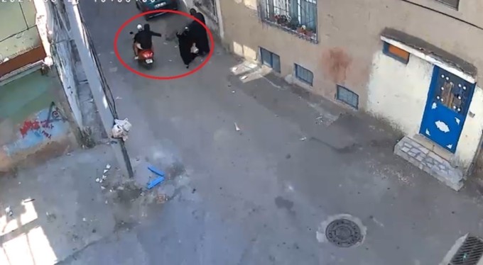 Bursa'da film gibi olay! Çantayı kapkaç yaptılar, böyle yakalandılar