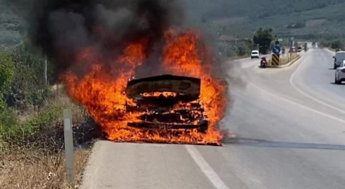 Bursa'da otomobil alevlere teslim oldu