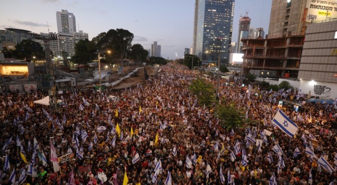 İsrail'de binlerce kişiden hükümet karşıtı protesto: "Her gün Netanyahu'nun Rus ruleti"