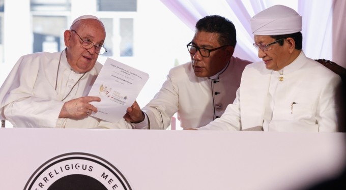 Papa Francis'ten Güney Doğu Asya'nın en büyük camisine ziyaret