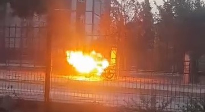 Bursa'da motosiklet alev alev yandı