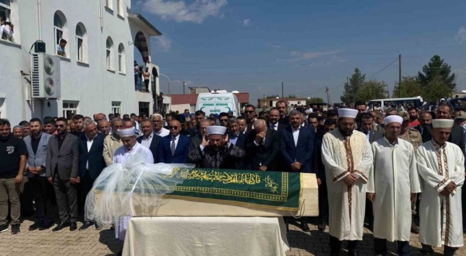 Narin'in tabutuna bırakılan duvak yürekleri dağladı