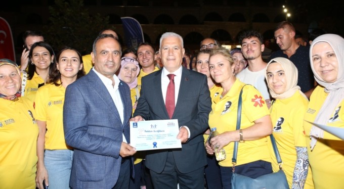 Başkan Bozbey: "Günde 45 bin öğrenciye süt dağıtacağız"