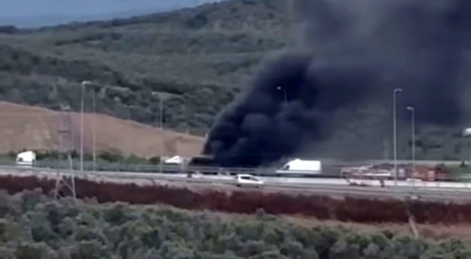 Bursa'da tır alevlere teslim oldu