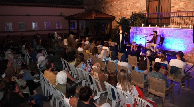 Masallar bu kez büyükler için anlatıldı