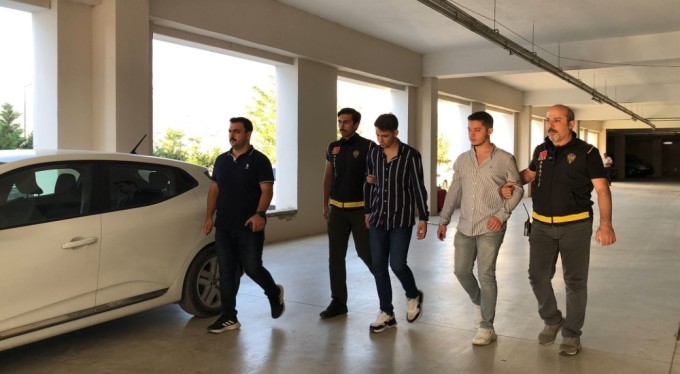 Bursa'da gemlik'te genç adamın ölümüne sebep olan 2 kişi tutuklandı