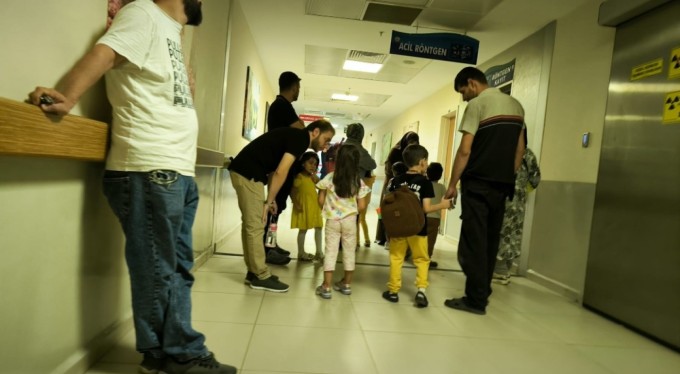 Bursa'da okul servisi ile hafif ticari araç çarpıştı: 8'i öğrenci 11 yaralı