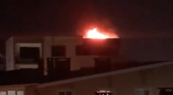 Bursa'da 5 katlı binanın çatı kat alev alev yandı