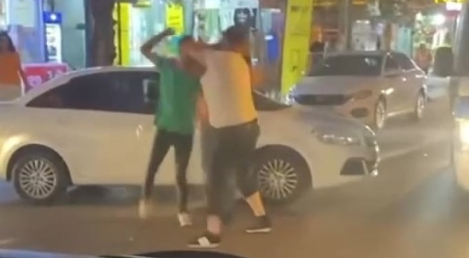 Bursa'da yumruk yumruğa 'yol verme' kavgası