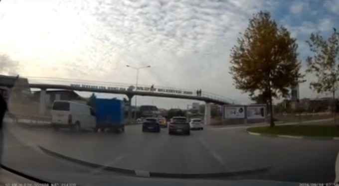 Bursa'da en sağ şeritten en sola geçti, kaza 'geliyorum' dedi