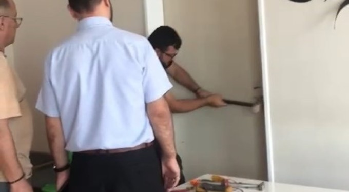 Bursa'da okul müdürünün kapı kırma gerekçesi