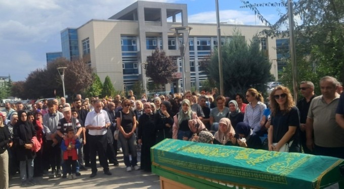 Çocuk doktoru kansere yenik düştü