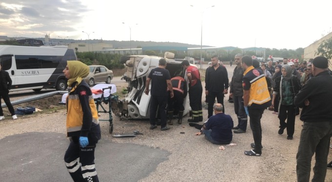 Bursa'da işçi servisinde can pazarı! 13 işçi yaralandı