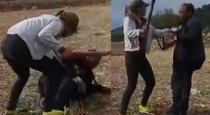 İki kızdan engelli çobana sopalı işkence: Biri dövdü, diğeri kayda aldı