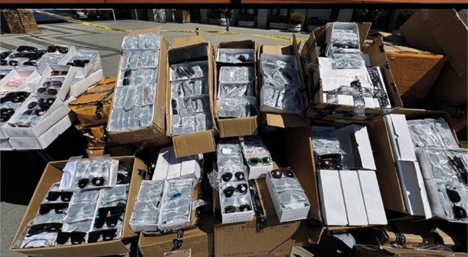 200 bin lira değerinde kaçak gözlük ele geçirildi