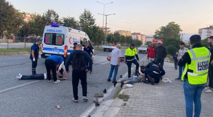 Motosiklet yayaya çarptı
