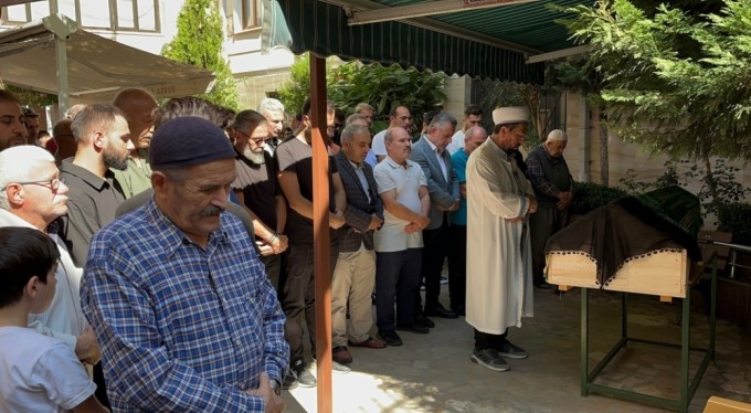 Dilan ve Engin Polat çifti fenomen Kübra Aykut'u son yolculuğuna uğurladı