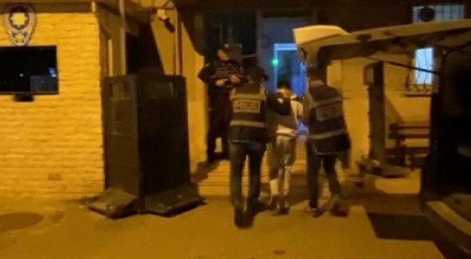 Bursa'da babasının av tüfeğiyle ateş açıp sosyal medyada paylaştı, kısa sürede yakalandı