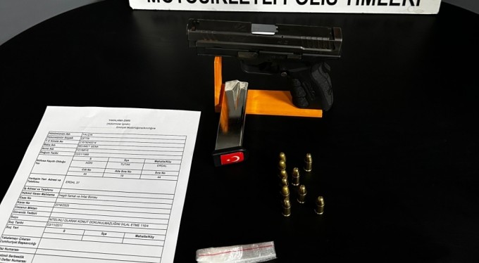 Bursa'da şüpheli araçtan tabanca ve uyuşturucu çıktı