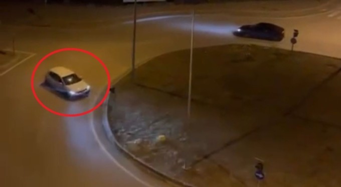 Bursa'da kimseye aldırış etmedi, kavşakta dakikalarca drift attı