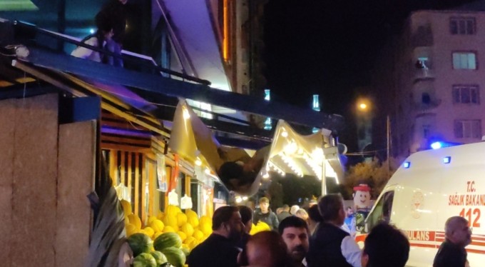 Bursa'da 6. kattan manav brandasına düşen kadın ağır yaralandı