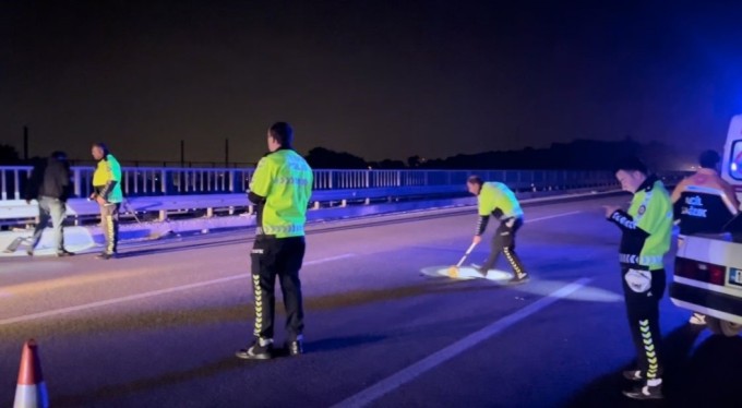 Bursa'da otobanda yolun karşısına geçmek isteyen yayaya otomobil çarptı: 1 ölü