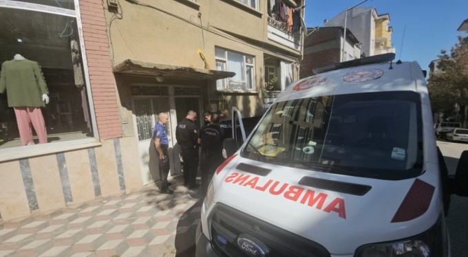 Balkonda çamaşır asarken komşusunun cesedini gördü