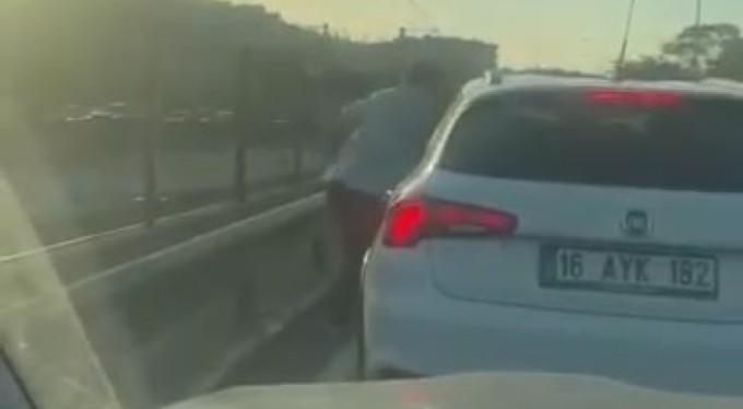 Bursa'da yumruklu 'yol verme' kavgası
