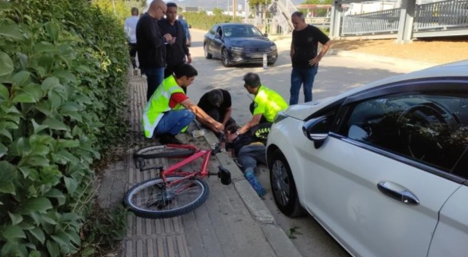 Otomobil bisikletli çocuğa çarptı: 1 ağır yaralı