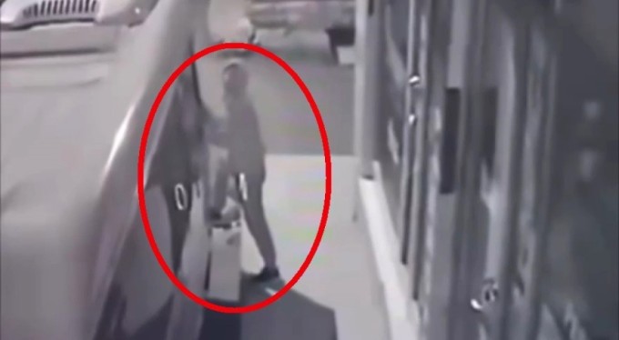 Bursa'da vicdansız hırsız kamerada: SMA hastası bebeğin kumbarasını çaldı