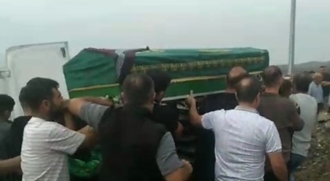 Çocuğunun gözleri önünde öldürülen anne Bursa'da toprağa verildi