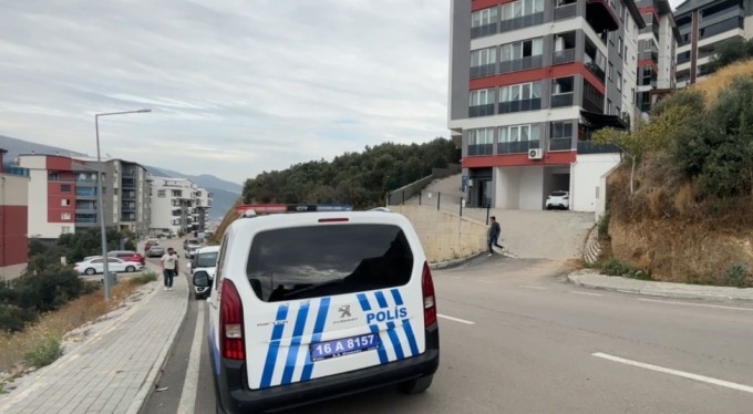 Bursa'da ayrılmak üzere olduğu eşini silahla yaraladı