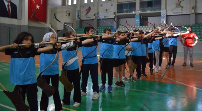 Yıldırım'da çocuklara okçuluk eğitimi