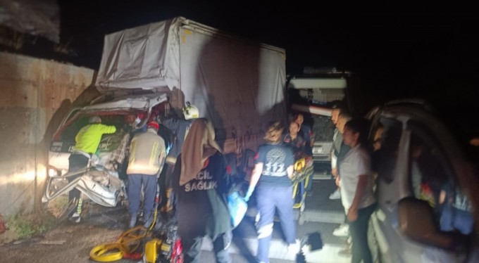 Bursa'da 7 araç zincirleme kazaya karıştı: 4 yaralı