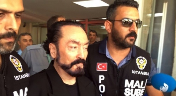 Adnan Oktar'ın 'güncel yapılanma' davasında Oktar'ın duruşma salonunda hazır edilmesi için cezaevine yazı yazılacak