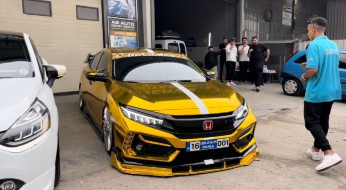 Bursa'da modifiye tutkunlarından renkli buluşma