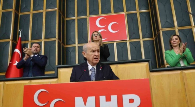 MHP Lideri Bahçeli: "Devleti milletten ayırmak, milleti devletten ayrıştırmak su katılmamış bölücülüktür."