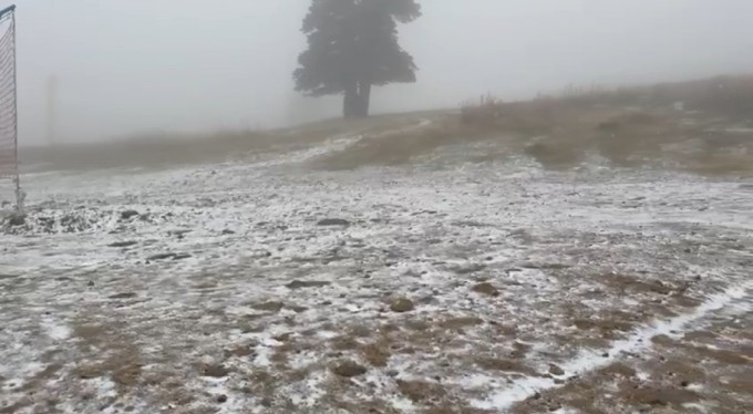 Uludağ'da beklenen kar yağışı başladı