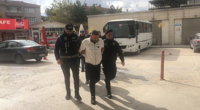 Bursa'da çökertilen tefeci çetesinin 2 üyesi tutuklandı