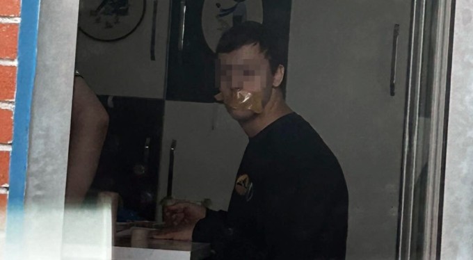 Bursa'da Down sendromlu öğrencinin ağzının bantlandığı fotoğrafa inceleme başlatıldı