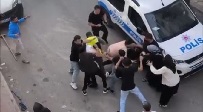 Bursa'da kürekli yumruklu kavga kamerada