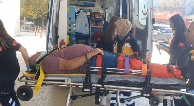 Kontrolden çıkan tır devrildi, sürücüsü yaralandı