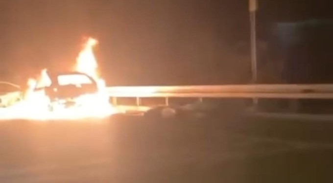 Seyir halindeki araç alev topuna döndü